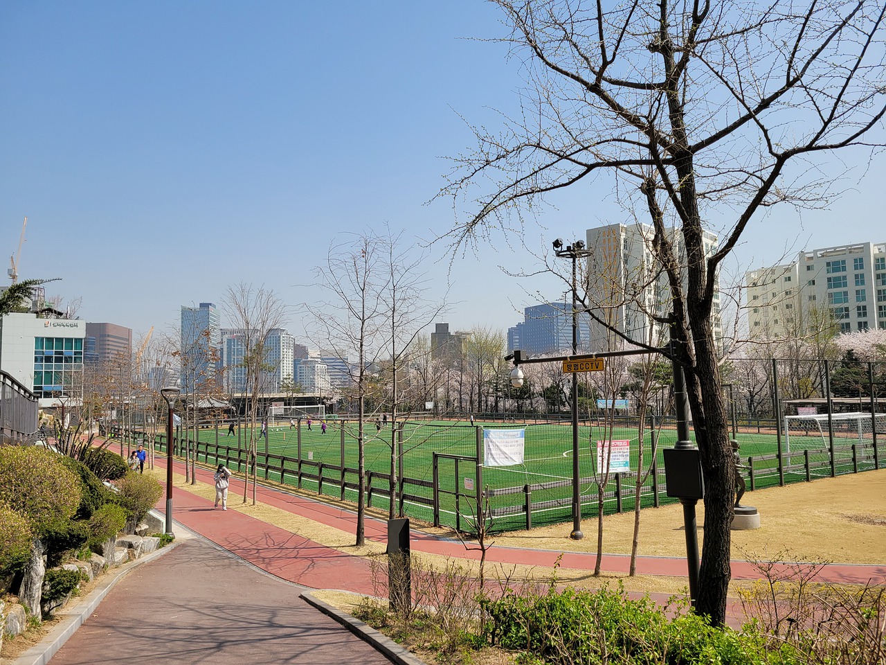 终究还是老了！梅西和C罗，依旧未在小组赛和淘汰赛中取得进球.